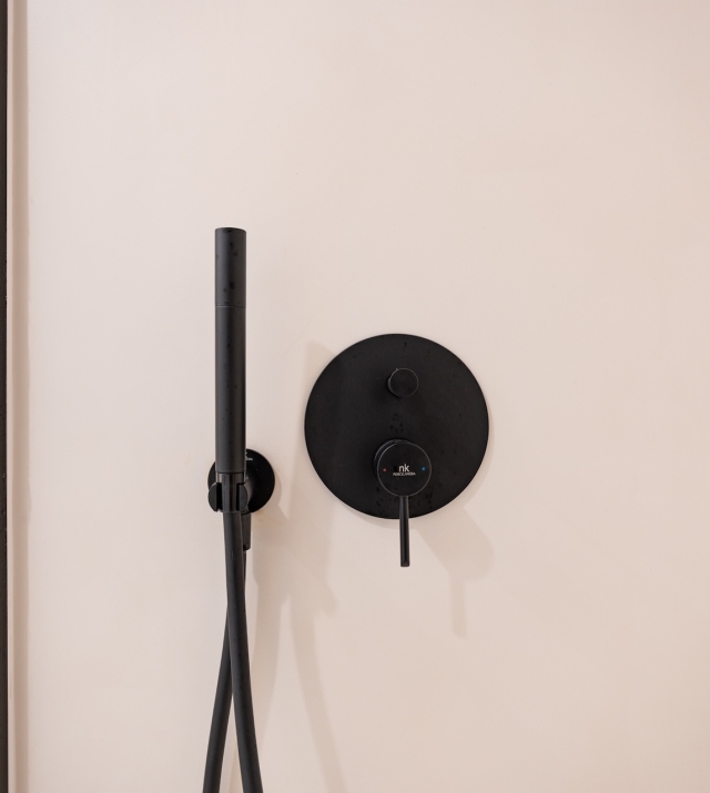 Resa Estates 3 slaapkamers Talamanca te koop sale Ibiza bathroom detail.jpg